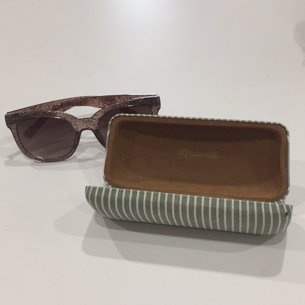 🏳️‍🌈Madewell Sunglasses Holder🕶